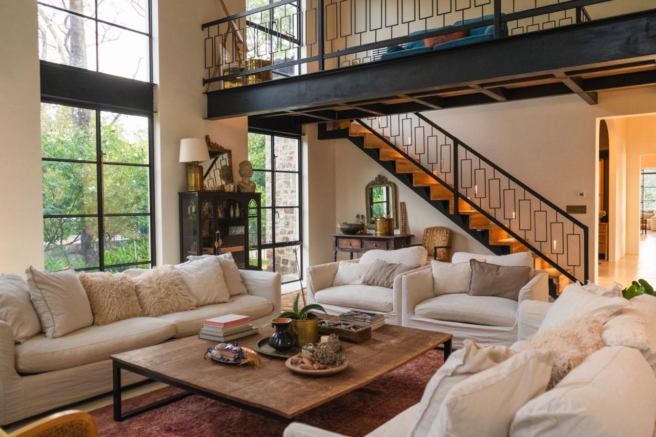 Casa Elle - Double-height living room