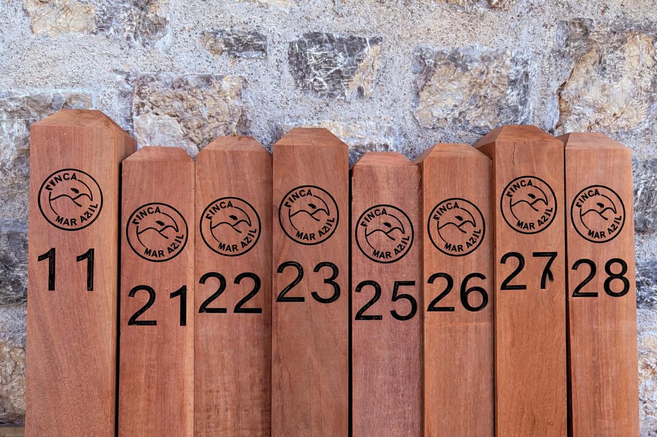 Mar Azul lot markers